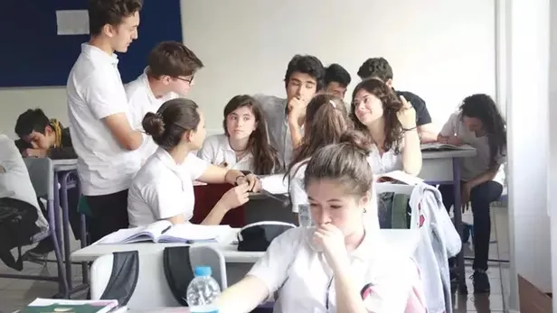 mebden-flas-karar-hazirliklar-tamam-haftada-2-saat-zorunlu-oldu-ilk-kez-uygulanacak-liseler-kapsamda-10-ve-11-1703262365830.jpeg