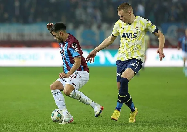 sampiyon-lideri-devirdi-trabzonspor-2-0-fenerbahce-mac-sonucu-ozet-1671906962673.jpeg Şampiyon lideri devirdi! Trabzonspor 2-0 Fenerbahçe (MAÇ SONUCU-ÖZET)-14