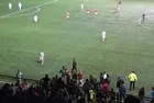 Amatör lig maçında saha ringe döndü! Yabancı maddeler sahaya atıldı | Yabancı maddeler sahaya atıldı