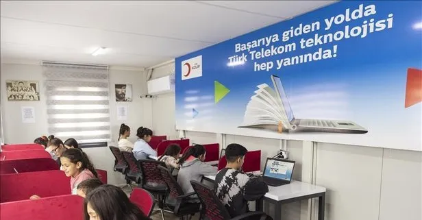 Öğrencilere destek verdi