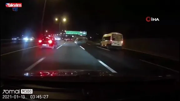 Beykoz'da makas atıp kontrolden çıkan araç takla attı: Kaza anı kamerada!