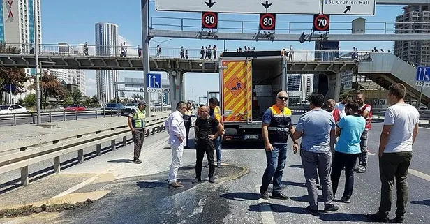 Son dakika: D-100 çökme nedeniyle trafiğe kapatıldı