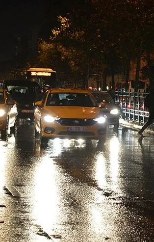 İstanbul'da beklenen yağmur başladı!