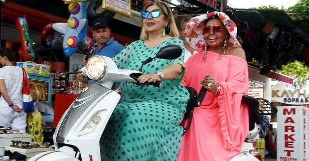 Bülent Ersoy Bodrum'da motosiklete bindi!