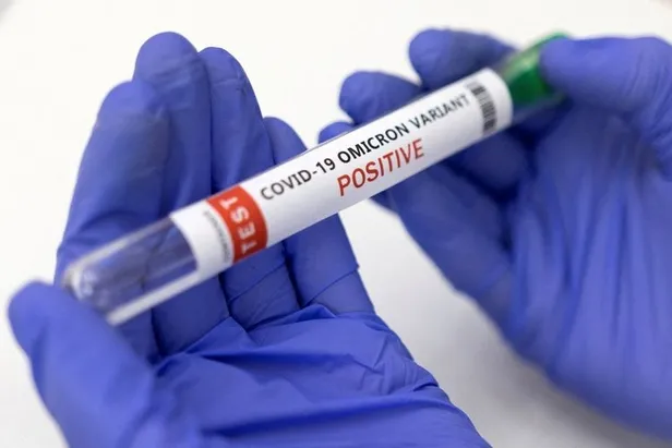 Koronavirüs yeni mutasyonu omicron ne kadar sürede bulaşır, nasıl etkilerle kendini gösterir? Omicron belirtileri nelerdir?-4