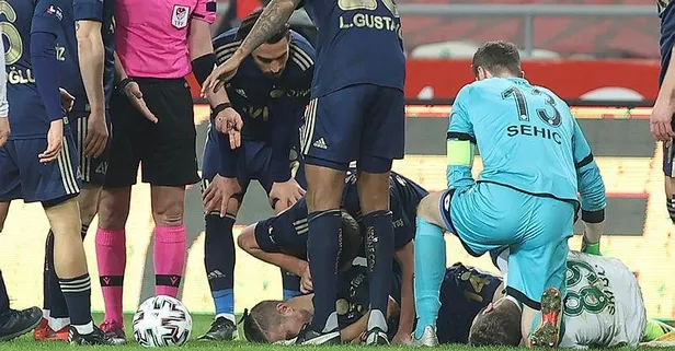 Konyaspor-Fenerbahçe maçında Pelkas'a yapılan hareket kırmızı kart mı? Usta yazardan flaş yorum