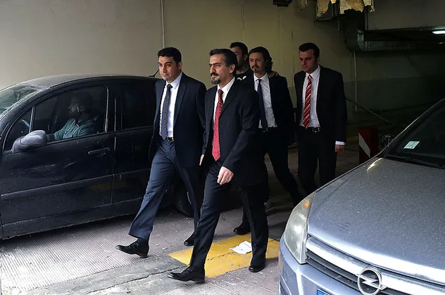 FETÖ'cülerin nasıl korunduğunu Yunan basını yazdı