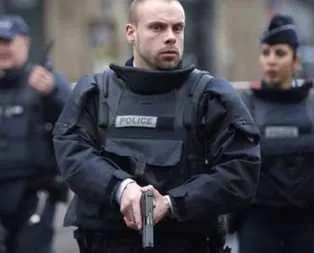 Fransa’da turist otobüsüne silahlı saldırı