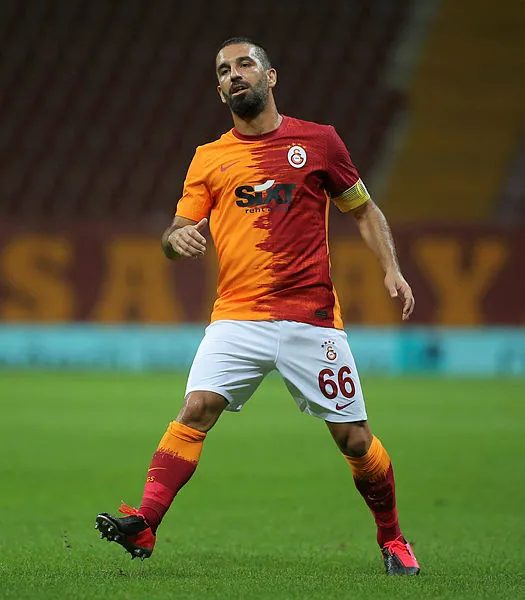 Galatasaray'ın koronavirüse yakalanan tecrübeli ismi Arda Turan'ın sağlığı hakkında flaş sözler: Ateşi 39'lara çıkıyormuş-3