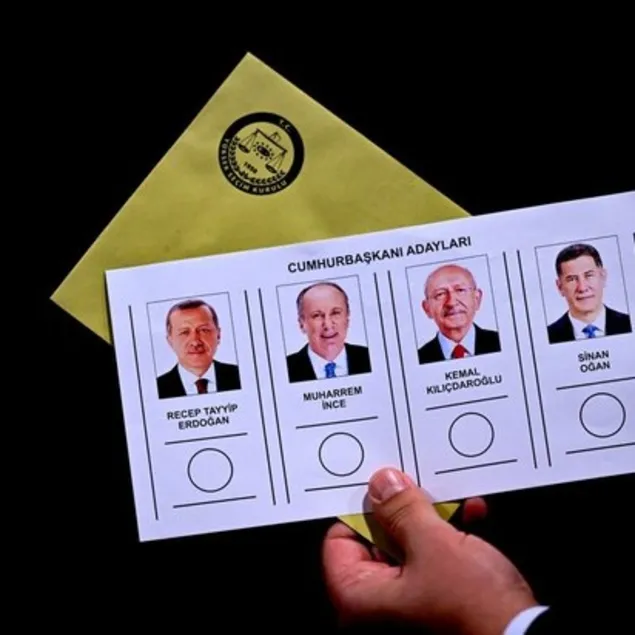 Seçimi kaybedeceğini anlayan CHP yandaşı Berna Laçinin pusula provokasyonu elinde patladı!