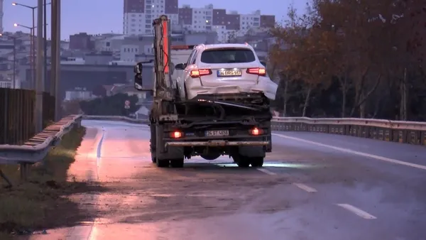 esenlerde-feci-kaza-otomobilin-carptigi-yaya-olay-yerinde-can-verdi-1669786542545.jpg Esenler'de feci kaza: Otomobilin çarptığı yaya olay yerinde can verdi-9