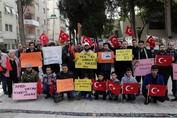 Suriyeliler 10 ilde askerlik şubelerinin önünde toplandı-3