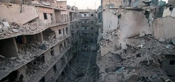 Halep'te muhaliflerin bulunduğu bölgelere düzenlenen saldırılarda 59 kişi yaşamını yitirdi, 137 kişi yaralandı.