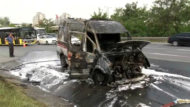 Hasta almaya giden ambulans cayır cayır yandı-1