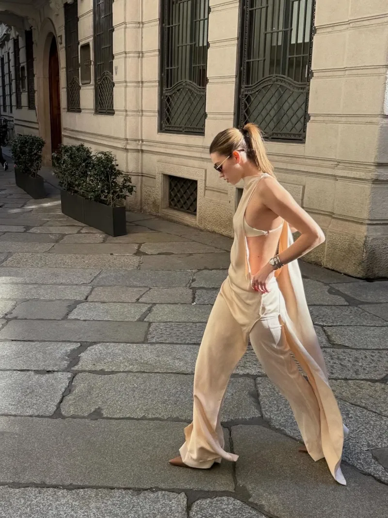 abinin-caglasi-afra-saracoglunun-milano-pozlari-sosyal-medyayi-salladi-1775208517260.jpg A.B.İ.’nin Çağla'sı Afra Saraçoğlu’nun Milano pozları sosyal medyayı salladı!-5