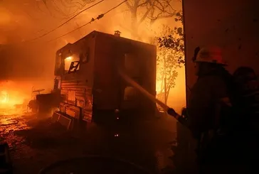 Los Angeles alevlere teslim! 33 bin kişiye tahliye emri