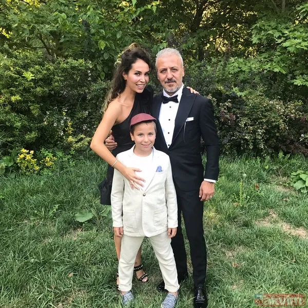 Ömer’in Reşat’ı Barış Falay’ın eşi kendisinden de ünlü çıktı! 17 yıllık büyük aşk! Meğer Bir İstanbul Masalı’nın yıldızıyla... - 21