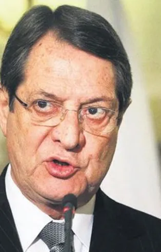 Yalnız kalan Anastasiadis’i panik sardı! Yine Türkiye’yi hedef aldı...