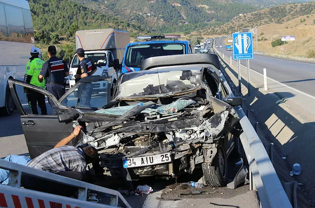 Kastamonu'da feci kaza! Araç paramparça oldu