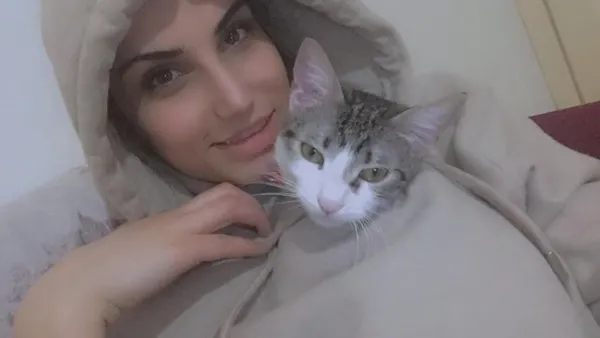 esine-son-bir-sans-verdi-dogum-gununden-bir-gun-sonra-olduruldu-intihar-susunu-polis-cozdu-solak-elli-kadin-sa-1645425033305.jpg Eşine son bir şans verdi! Doğum gününden bir gün sonra öldürüldü: İntihar süsünü polis çözdü solak elli kadın sağ eline silahı tutturdu-6