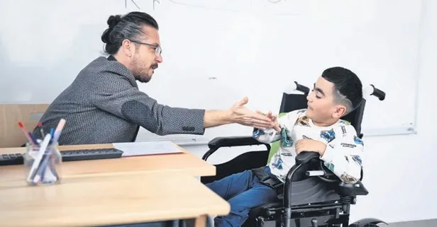 Yaşama sevinci sayesinde hem tedavi oluyor hem de eğitim alıyor