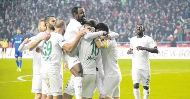 Konyaspor ligin flaş ekibi Kasımpaşa'yı devirdi!