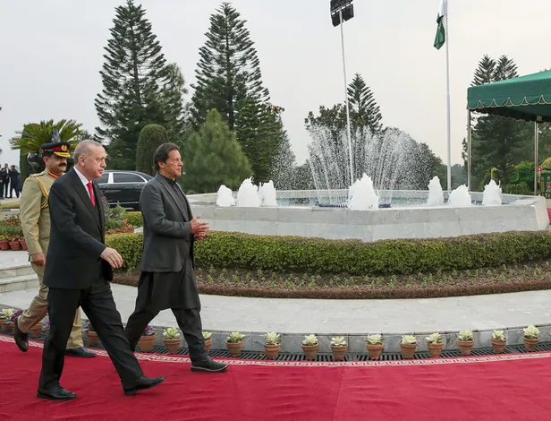 hazine-ve-maliye-bakani-berat-albayraktan-pakistan-paylasimi-1581622292177.jpg Hazine ve Maliye Bakanı Berat Albayrak'tan 'Pakistan' paylaşımı-5