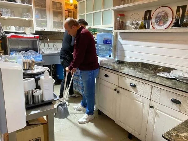 İzmir'de sağanak: Cadde ve sokaklar göle döndü!-10