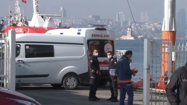 15-temmuz-sehitler-koprusunden-atlayan-adamin-cansiz-bedeni-uskudar-haremden-karaya-cikarildi-1635857921864.jpg 15 Temmuz Şehitler Köprüsü'nden atlayan adamın cansız bedeni Üsküdar Harem'den karaya çıkarıldı-4