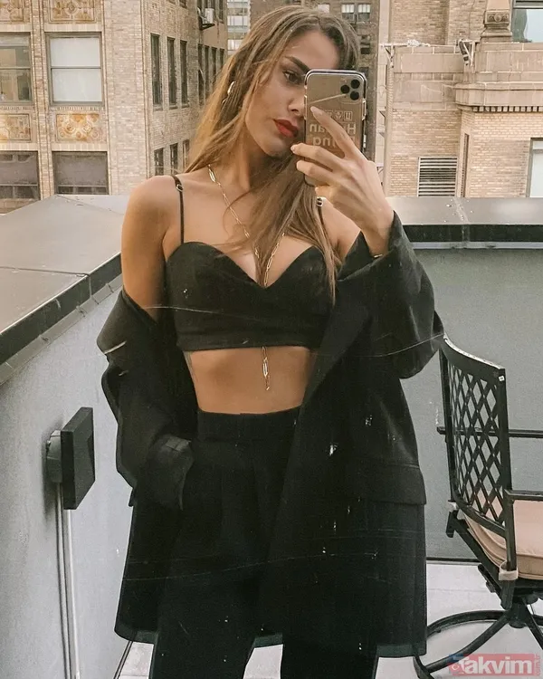 Bensu Soral yatak pozlarıyla ortalığı yıktı geçti! İddiasını konuşturan Bensu’ya bakın süper minisiyle sosyal medyaya damga vurdu - 3