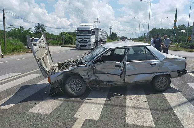 Çarşamba'da takla atan otomobilden yaralı olarak çıkarıldı
