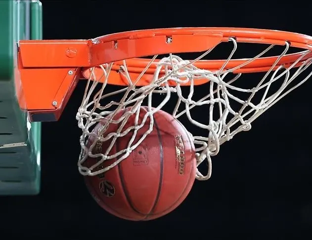 Anadolu Efes 99-96 kazandı