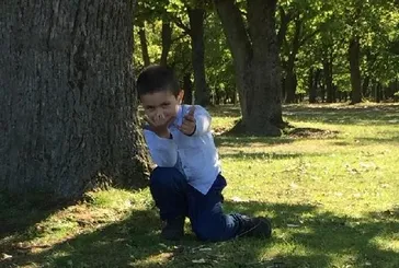 Örümcek Adam’a özenen çocuk 5’inci kattan atladı