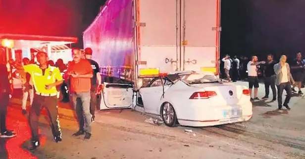 Yürekleri burkan tesadüf! Otomobil tırın altına girdi: Ölen kişinin kuzeni olduğunu gören sürücü sinir krizi geçirdi