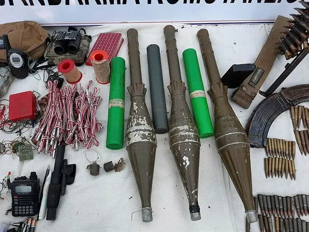 Son dakika: Muş'ta terör örgütü PKK'ya darbe: 3 depodaki mühimmat ele geçirildi-2