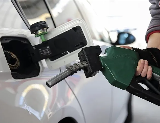 Araç sahiplerine müjde! Motorine indirim geliyor!