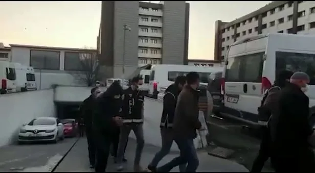 Son dakika: Teröristleri sahte pasaport ve sahte evraklarla yurt dışına kaçıran şebekeye ikinci dalga operasyon-5