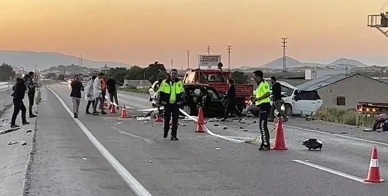 Konya'da katliam gibi kaza! Otomobiller çarpıştı: 4 ölü 2 bebek yaralı-2