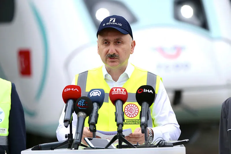 Son dakika: Milli elektrikli tren için tarih belli oldu! Ulaştırma ve Altyapı Bakanı Adil Karaismailoğlu duyurdu - 4