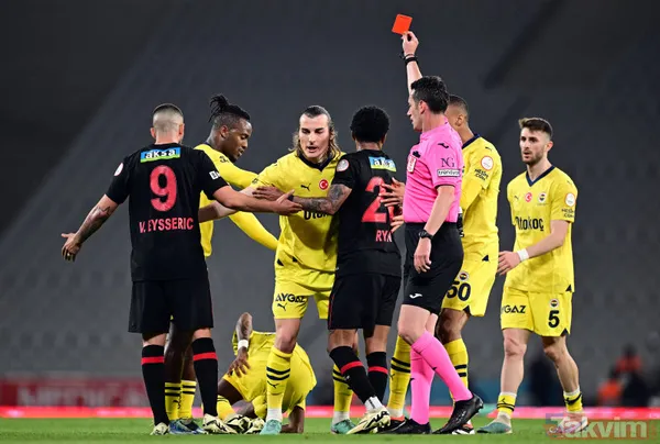 Fatih Karagümrük - Fenerbahçe maçında penaltılara müdahale VAR! Narciso iki pozisyon izletti Numanoğlu iptal etti - 7