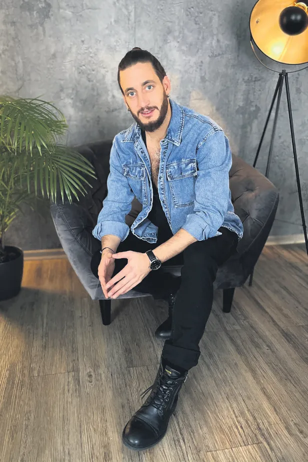 kim-milyoner-olmak-isterin-1000-bolumune-brezilyali-jessica-may-damga-vurdu-1671488765481.jpg Kim Milyoner Olmak İster’in 1000. bölümüne Brezilyalı Jessica May damga vurdu-15