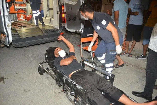 Adana'da polisten kaçmaya çalışan şüpheli damdan düşünce yakalandı-1