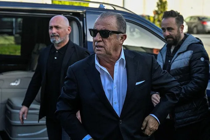 Fatih Terim'i bekleyen 17 zorlu gün! Havalimanında ilk açıklamasını yaptı: Kimse merak etmesin gerekeni yapacağım-8