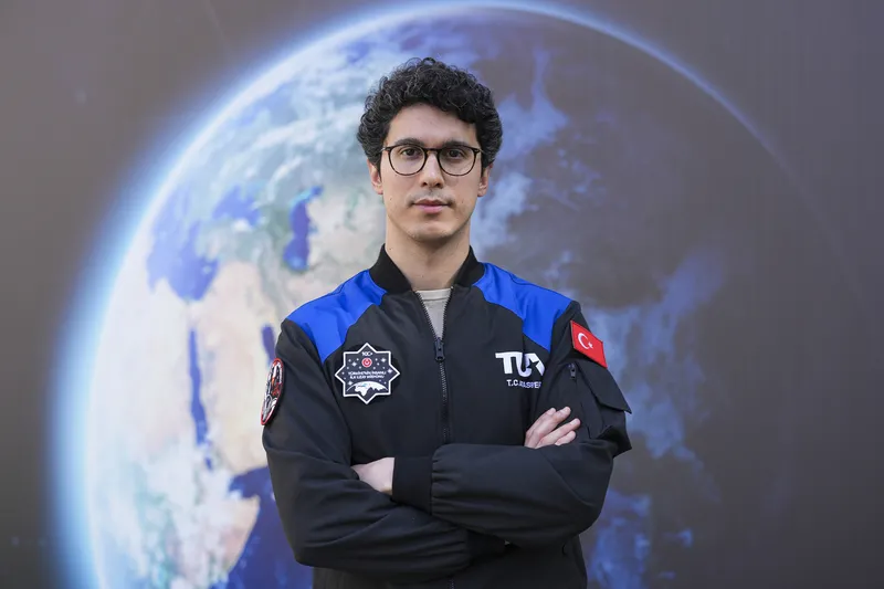 Türkiye'nin ikinci astronotu Tuva Cihangir Atasever'in uzay yolculuğu için artık saatler kaldı! 7 deney yapacak! Dikkat çeken Azerbaycan detayı-9