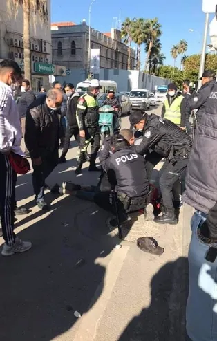 Kimlik soran polise bıçak çeken Suriye uyruklu göçmen gözaltına alındı