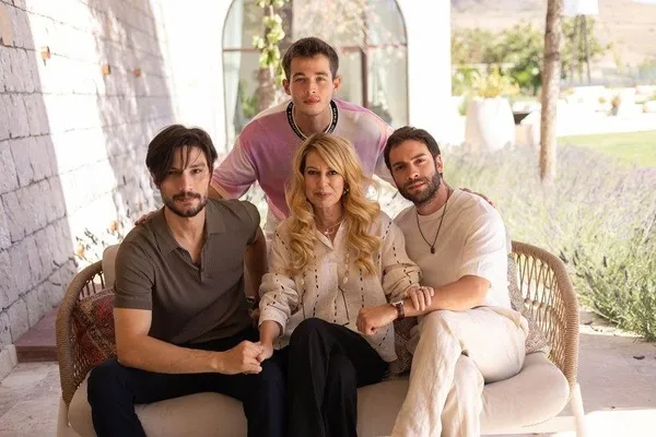 atvnin-sevilen-dizisi-safirde-heyecan-hic-dinmedi-1695162212656.jpeg ATV'nin sevilen dizisi Safir'de heyecan hiç dinmedi!-2