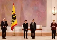 Özlem Türeci ve Uğur Şahin’e büyük onur! Almanya’nın en üst düzey devlet madalyası verildi