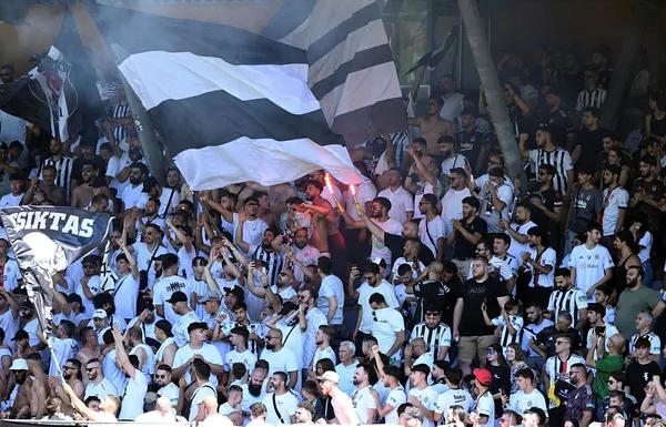 Beşiktaş Augsburg maçı olaylardan dolayı erken bitirildi!-1