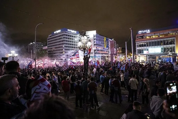 trabzonspor-teknik-direktoru-abdullah-avci-ve-baskani-ahmet-agaoglu-ortak-basin-toplantisi-duzenledi-1651368351297.jpeg Trabzonspor Teknik Direktörü Abdullah Avcı ve Başkanı Ahmet Ağaoğlu ortak basın toplantısı düzenledi-11