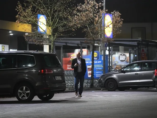 ihanet-sebekesinin-avrupadaki-beyni-goruntulendi-fetoun-en-kirli-isimlerinden-ercan-karakoyunlunun-lukse-yasam-1674014974470.jpg İhanet şebekesinin Avrupa'daki beyni görüntülendi: FETÖ'nün en kirli isimlerinden Ercan Karakoyunlu'nun lüks yaşamı-2